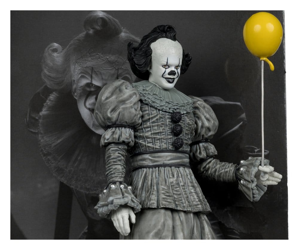 Ça Welcome to Derry Movie Maniacs figurine Pennywise (Black & White) 16 cm
