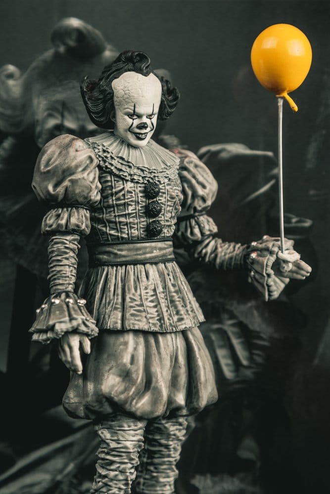 Ça Welcome to Derry Movie Maniacs figurine Pennywise (Black & White) 16 cm