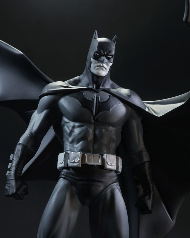 DC Direct statuette  Batman Black & White Batman (by Jorge Jimenez) 27 cm