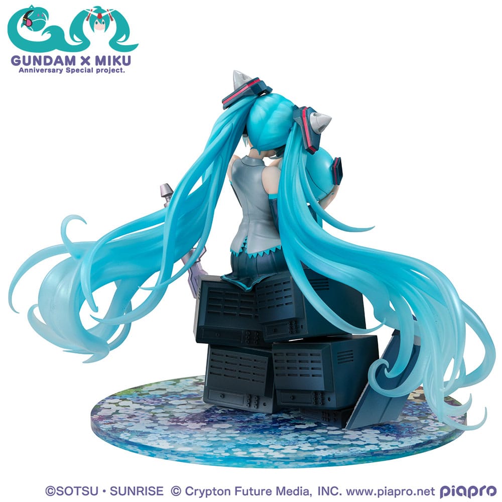 Mobile Suit Gundam x Hatsune Miku statuette PVC Lucrea Hatsune Miku x OO Gundam 45th Anniversary 17 cm