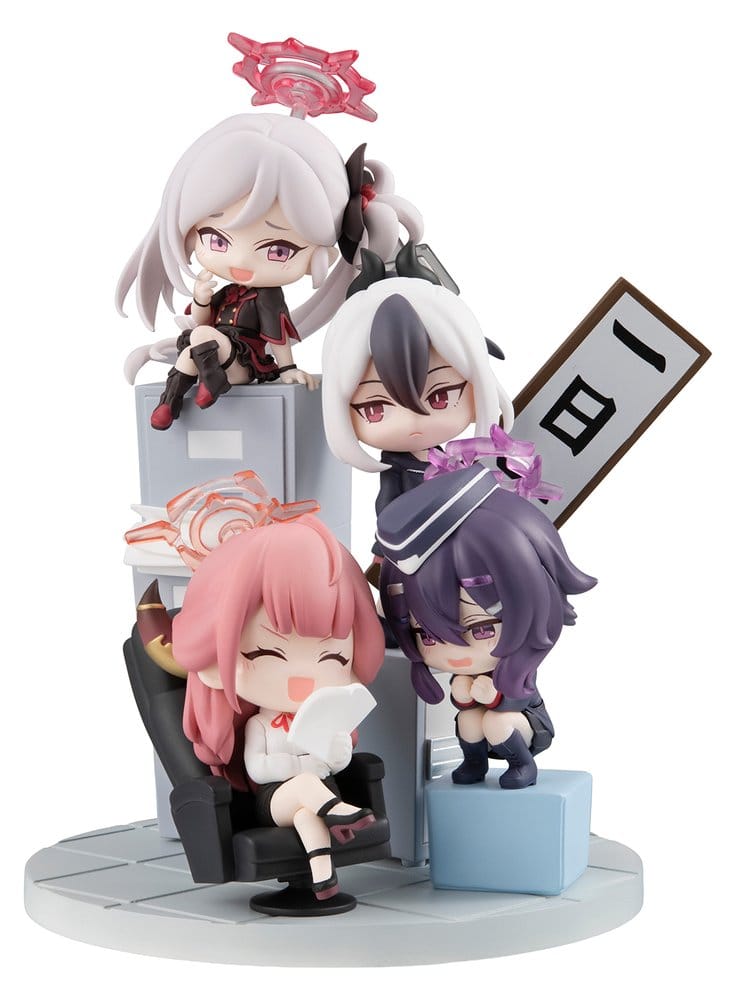Blue Archive figurine PVC FigUnity 14 cm (with gift)