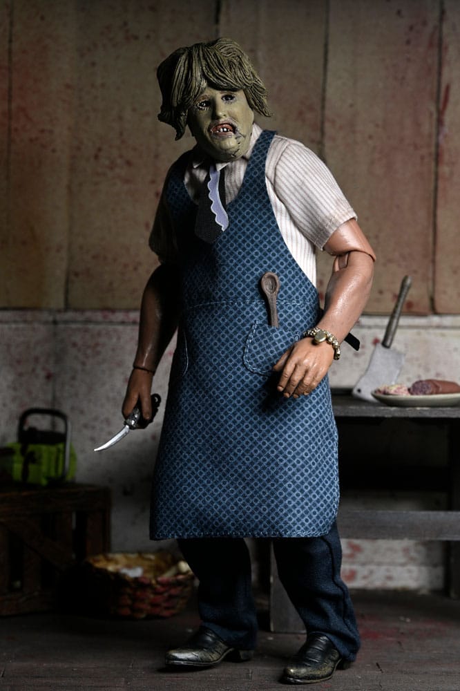 Massacre à la tronçonneuse Clothed figurine Leatherface with Old Lady Mask 20 cm
