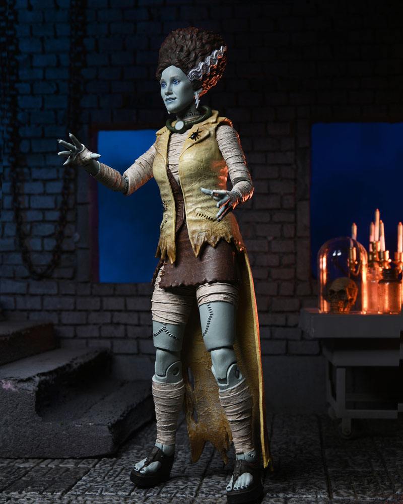 Universal Monsters x Teenage Mutant Ninja Turtles figurine April as The Bride 18 cm