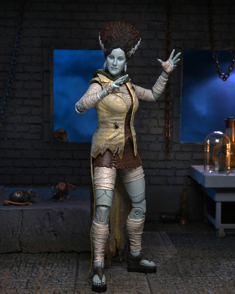Universal Monsters x Teenage Mutant Ninja Turtles figurine April as The Bride 18 cm