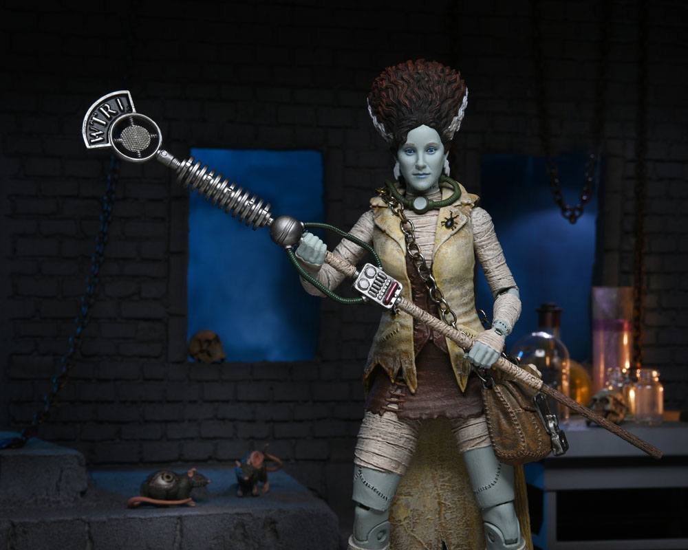 Universal Monsters x Teenage Mutant Ninja Turtles figurine April as The Bride 18 cm