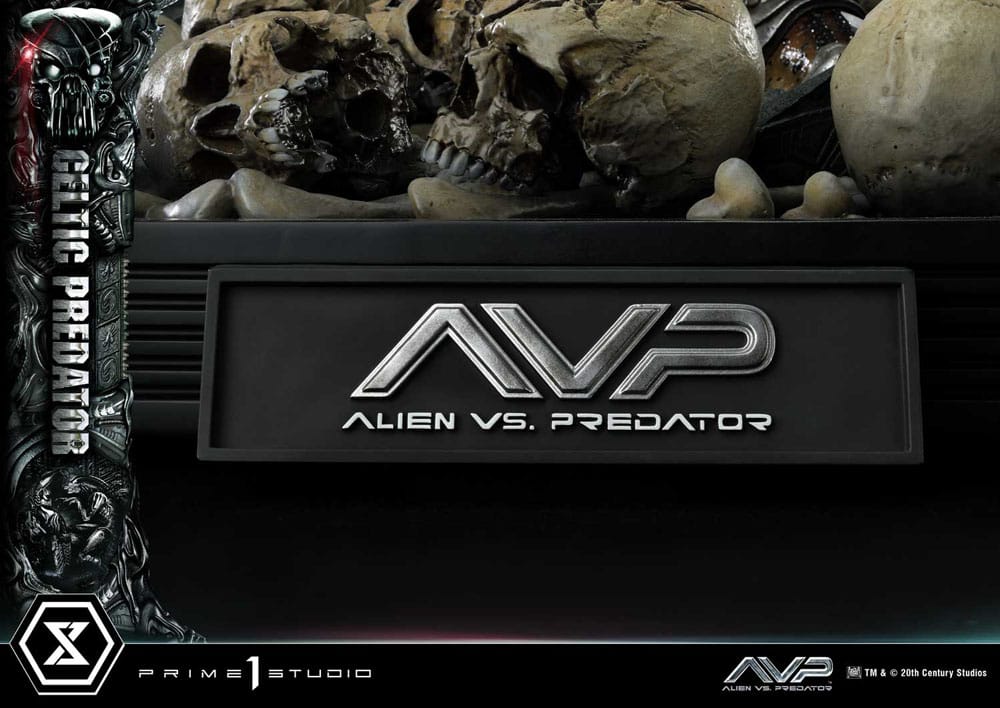 The Alien vs. Predator statuette Museum Masterline Series 1/3 Celtic Predator 95 cm