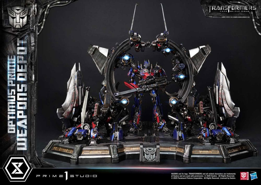Transformers: Dark of the Moon (Film) Museum Masterline statuette Optimus Prime Weapons Depot 127 cm