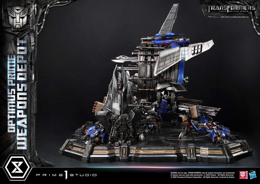 Transformers: Dark of the Moon (Film) Museum Masterline statuette Optimus Prime Weapons Depot 127 cm