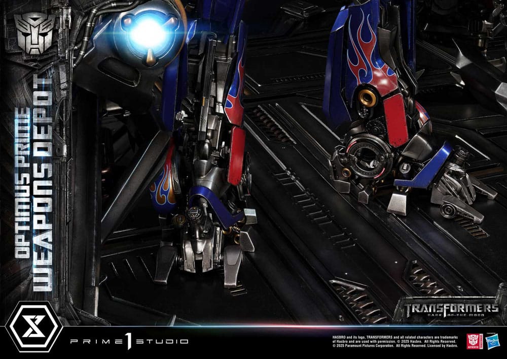Transformers: Dark of the Moon (Film) Museum Masterline statuette Optimus Prime Weapons Depot 127 cm