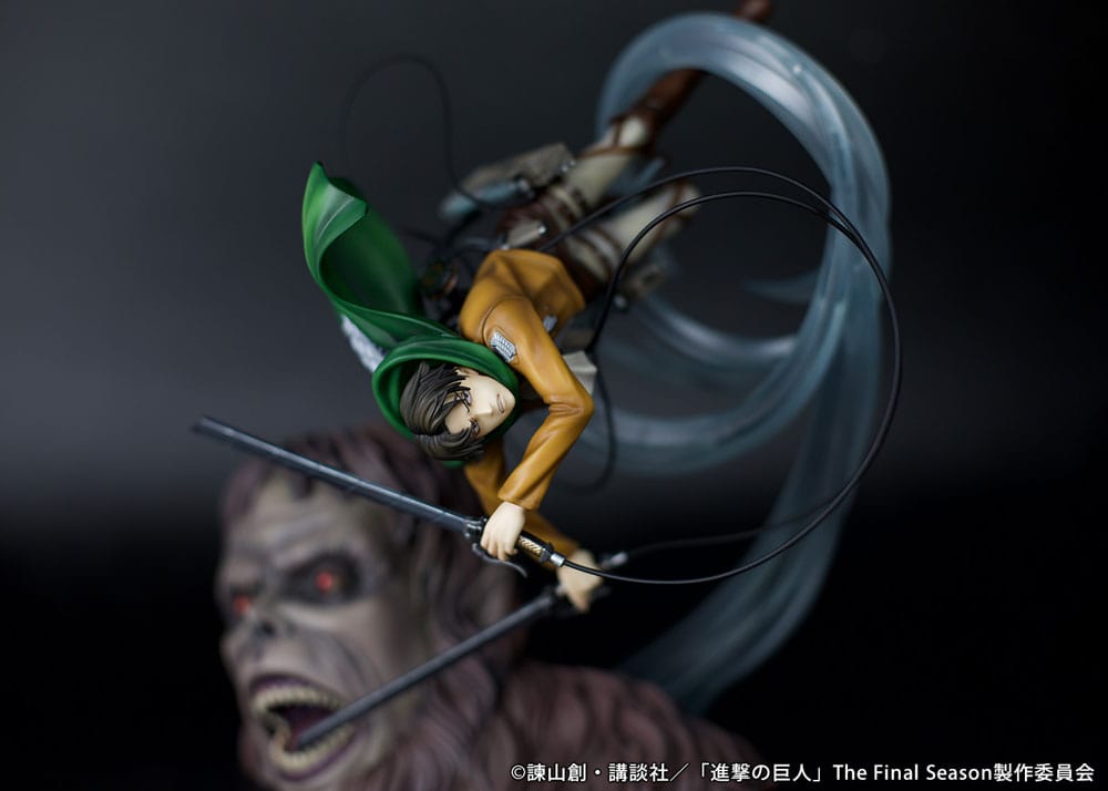 Attack on Titan statuette PVC 1/7 Levi vs Beast Titan Ver. 28 cm