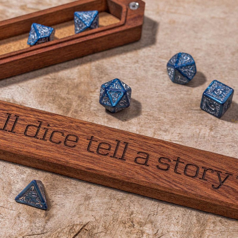 Q Workshop Boîte à dés Sapelli All dice tell a story