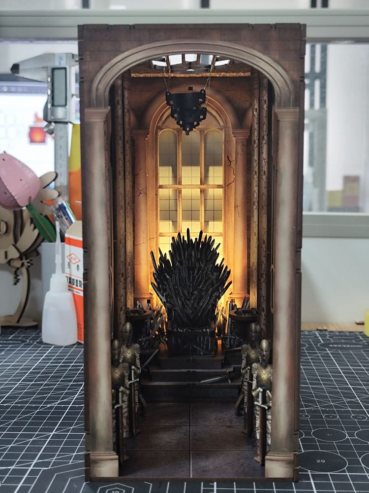 House of the Dragon maquette Book Nook Tiny Adventures Iron Throne 23 cm