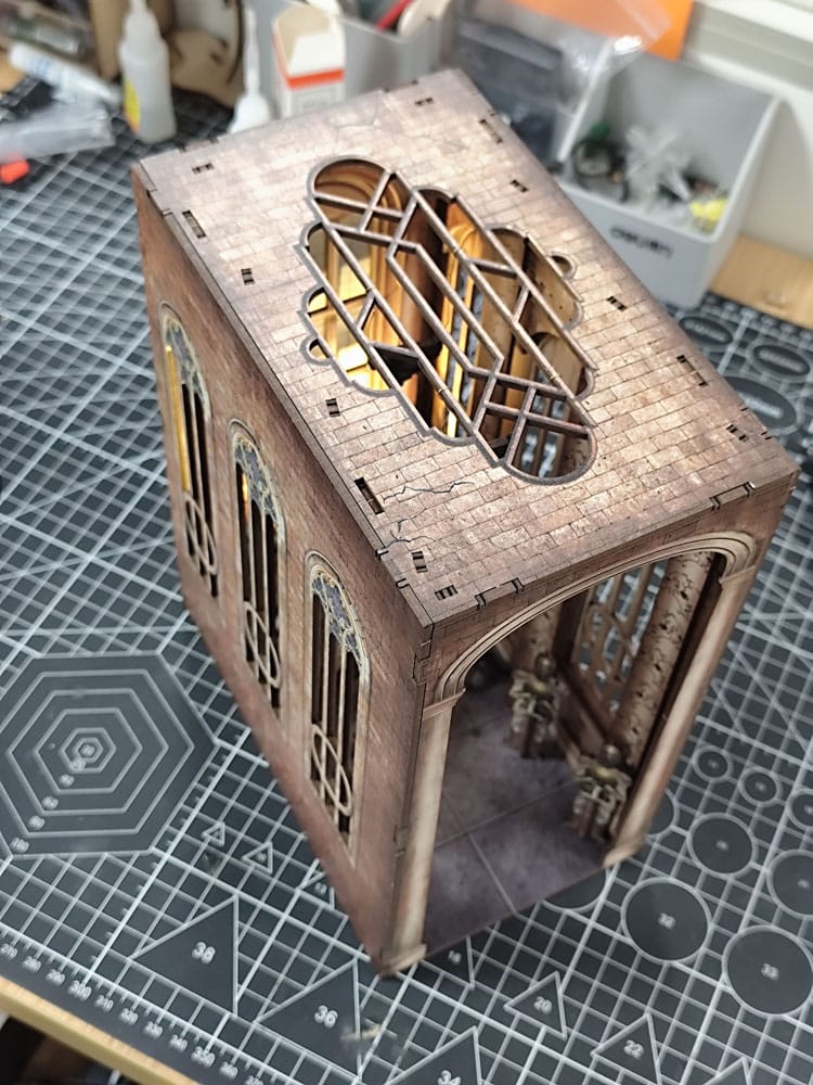 House of the Dragon maquette Book Nook Tiny Adventures Iron Throne 23 cm