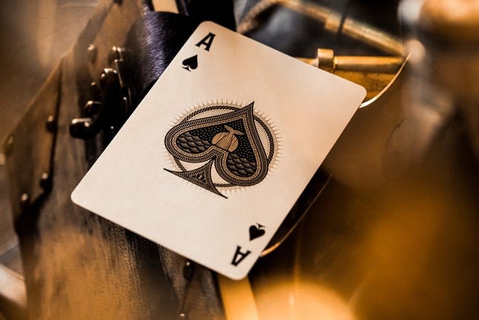 Theory 11  jeu de cartes à jouer Navigator
