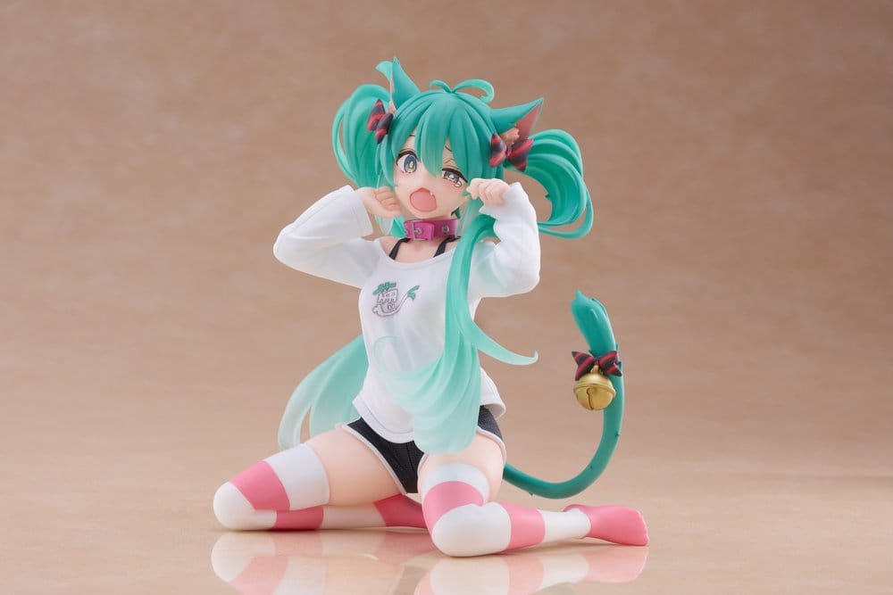 Hatsune Miku statuette PVC Desktop Cute Figure Hatsune Miku Cat Ear T-Shirt Ver. 13 cm