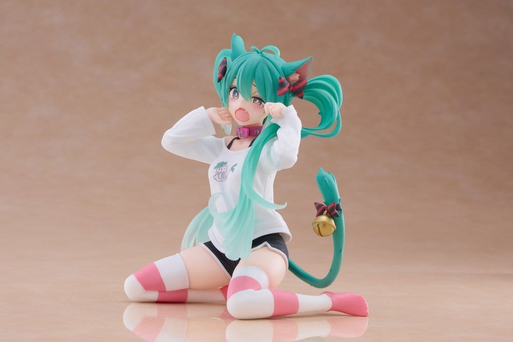 Hatsune Miku statuette PVC Desktop Cute Figure Hatsune Miku Cat Ear T-Shirt Ver. 13 cm