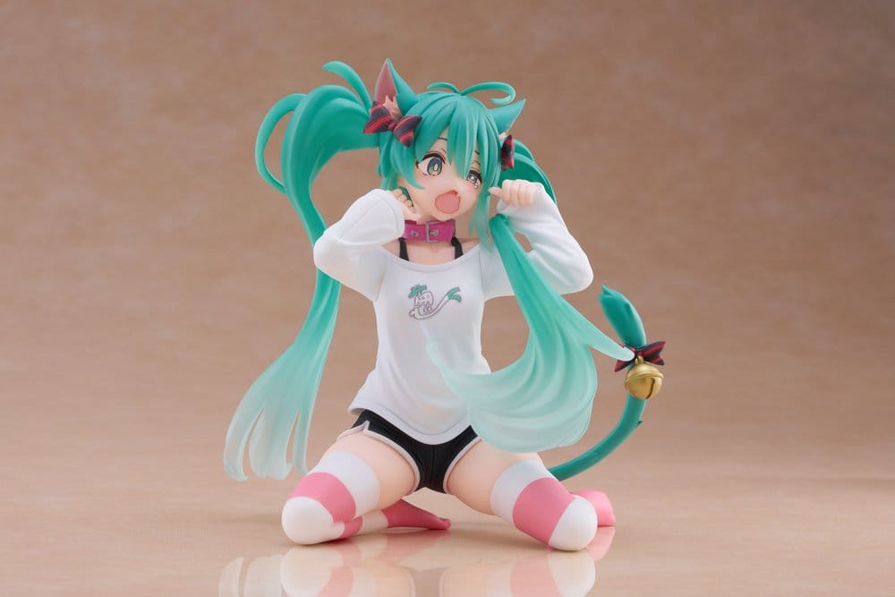 Hatsune Miku statuette PVC Desktop Cute Figure Hatsune Miku Cat Ear T-Shirt Ver. 13 cm