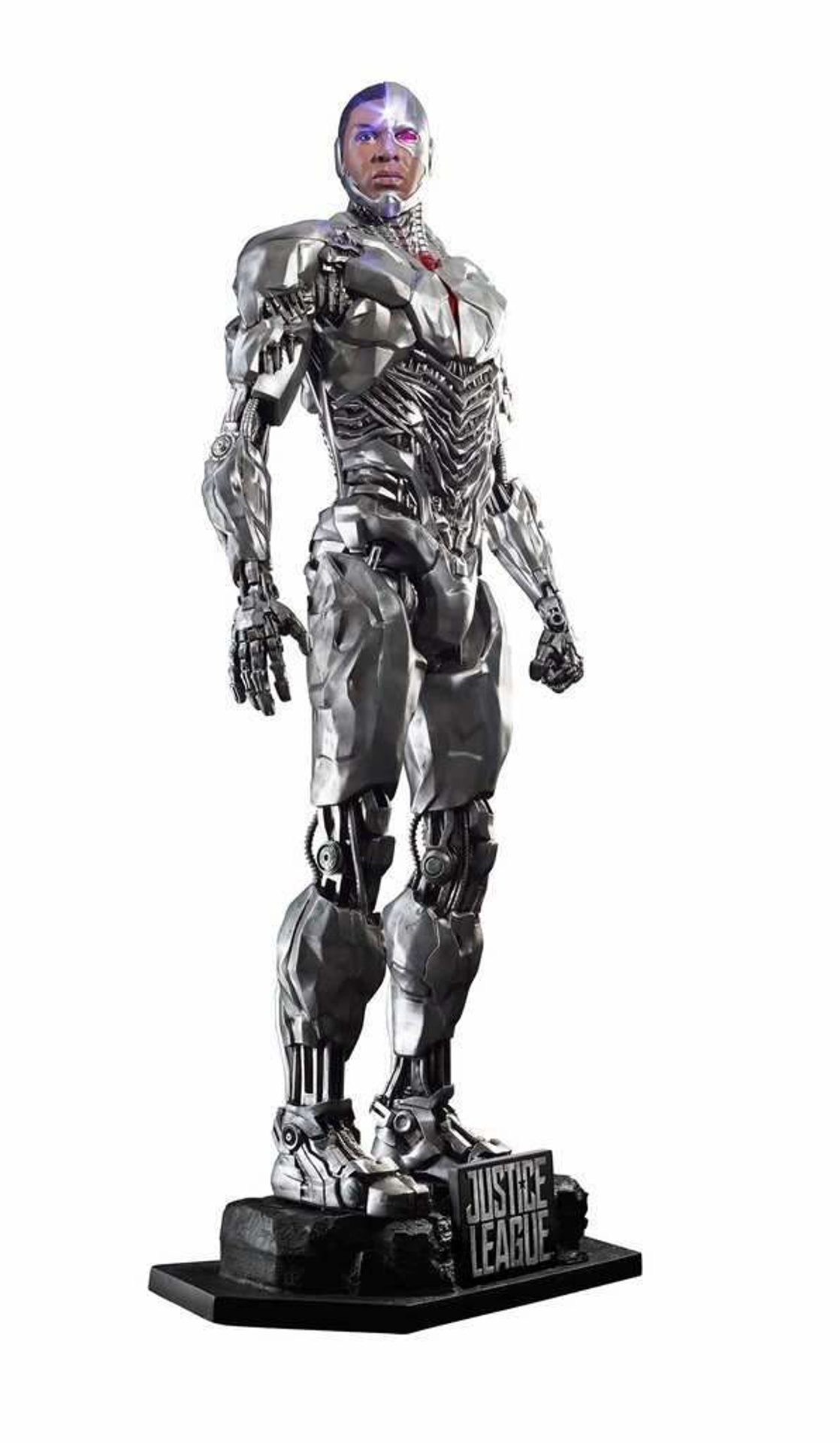 Justice League - Statue taille réelle Cyborg (Eclairage LED et base inclus) - flash vidéo