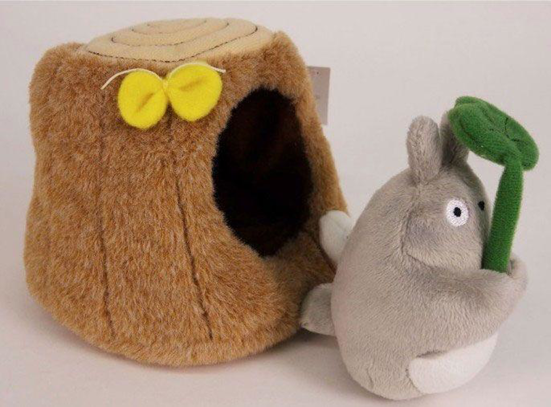 Ghibli - Mon Voisin Totoro -Peluche Totoro Dans Un Tronc D'Arbre - flash vidéo