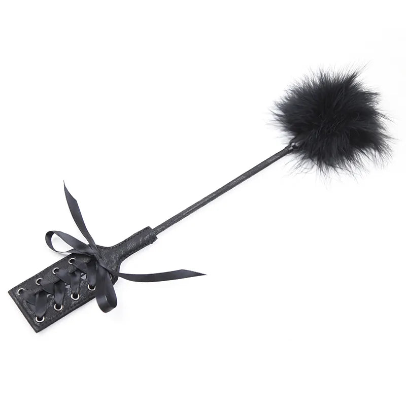 Cravache et plumeau noir - flash vidéo