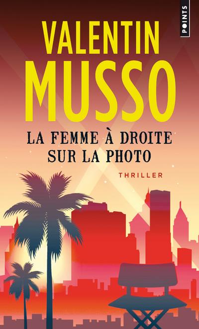 La femme à droite sur la photo - flash vidéo